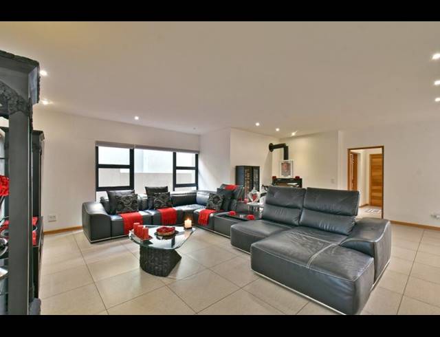 4 BEDROOM HOUSE FOR SALE IN EYE OF AFRICA